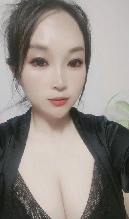 深圳罗湖区 依依