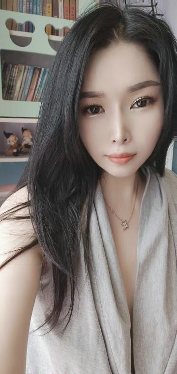 深圳市龙华区 漫妮