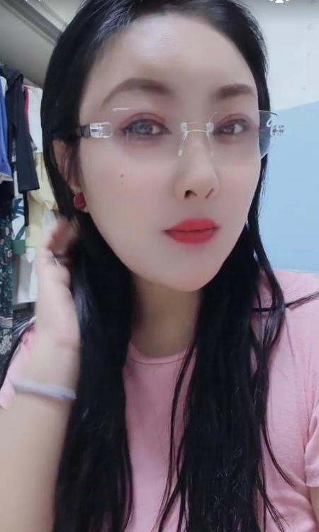 广州市番禺区 黄杏儿