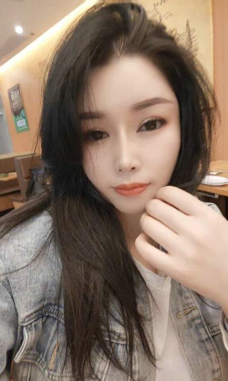 深圳市龙华区 漫妮